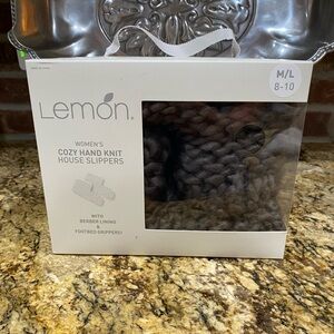 Brand new LEMON womens hand knit slippers with  berber lining M/L (8-10)